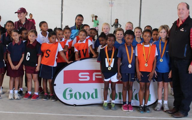 Laerskool Okkie Smuts het met trots hul eerste binnenshuise o/9 Netbaltoernooi op 16 Mei 2015 gehou. Die deelnemende skole was Die Bron Primêr, Laerskool Gansbaai, Curro en Laerskool Okkie Smuts. Vir baie van die skole was dit ‘n nuwe ervaring wat groot opgewondenheid gebring het. Daar was ‘n beste speler van elke skool aangewys wat ‘n medalje ontvang het. Baie dankie aan die borge, Adenco Construction en Gansbaai Superspar.